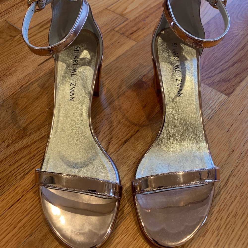 Stuart Weitzman Simple heel in Beige Glass.